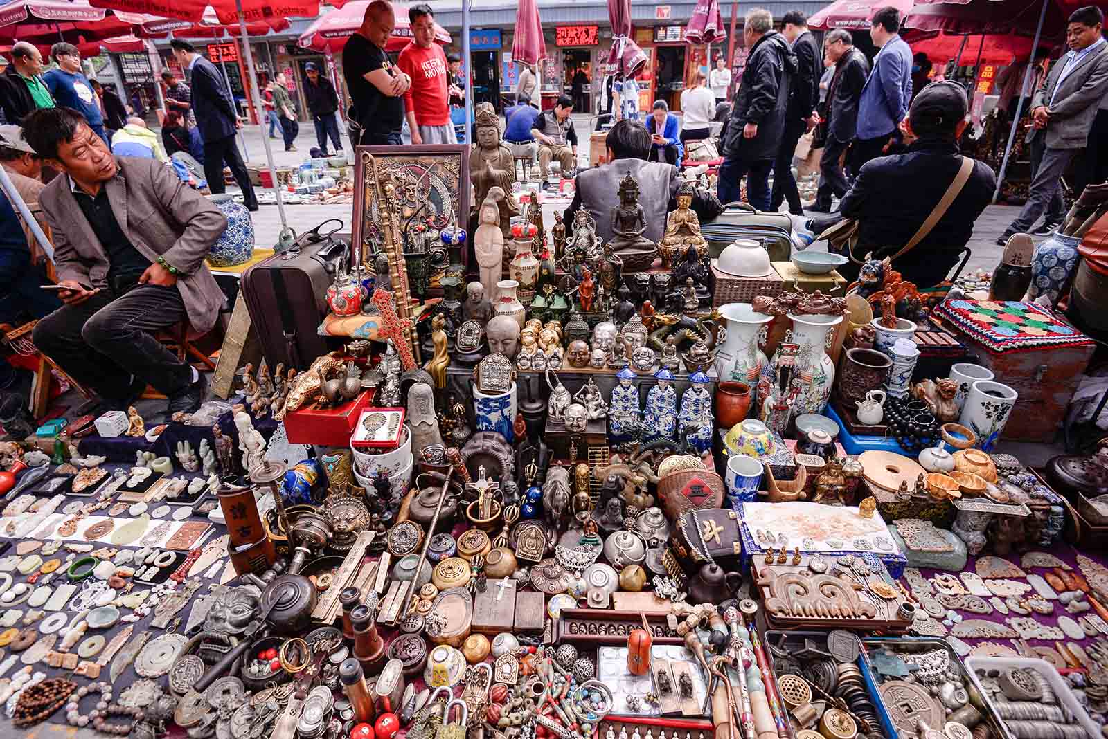 The Panjiayuan Market | Beginners Guide to Beijing