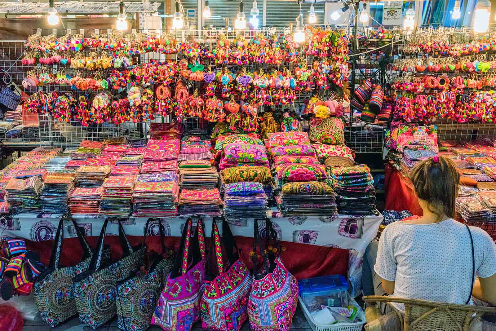Shopping at Night Bazaar, Chiang Mai 
