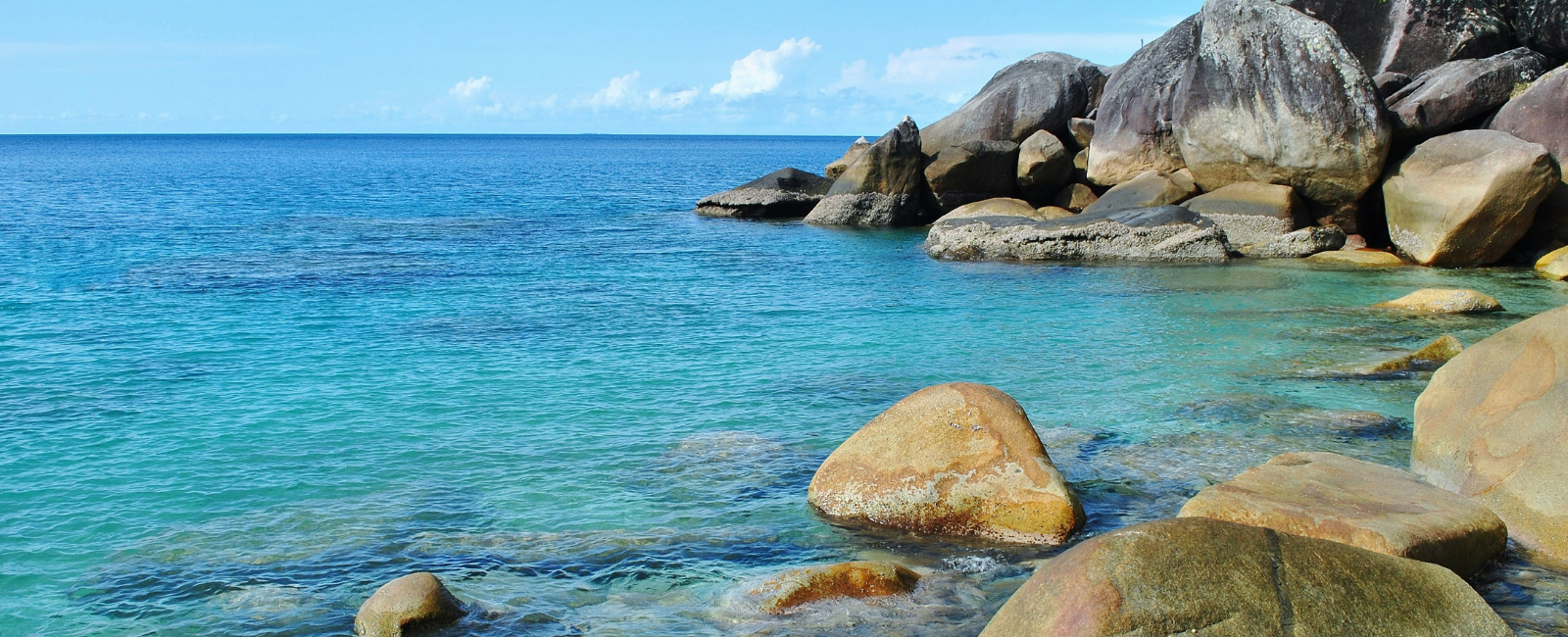 Fitzroy Island boulders and ocean