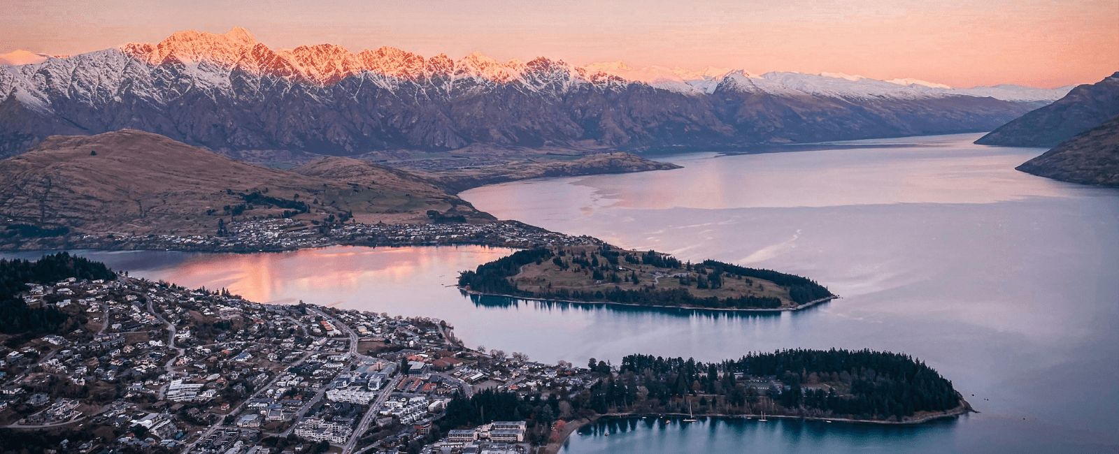 Queenstown lake and mountains
