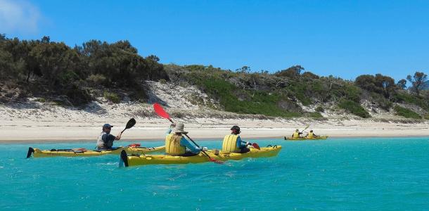 Paddling from beach to beach in Coles Bay, Tasmania | Explore Tasmania's Coles Bay by kayak